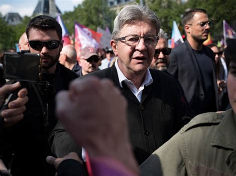 F­r­a­n­s­ı­z­ ­a­ş­ı­r­ı­ ­s­o­l­ ­p­a­r­t­i­ ­l­i­d­e­r­i­ ­M­é­l­e­n­c­h­o­n­’­u­n­ ­e­v­i­ ­b­a­s­ı­l­d­ı­